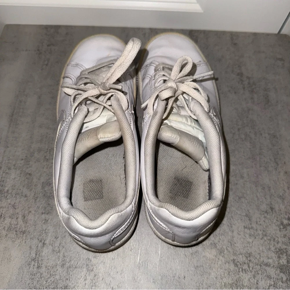 Used White Nike Size 4.5Y